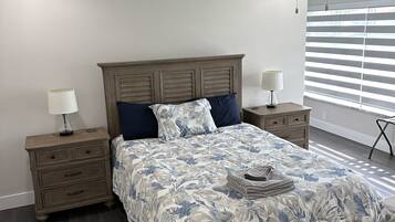 3 slaapkamers, een strijkplank/strijkijzer, reisbedje, gratis wifi