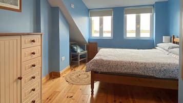 3 Schlafzimmer, BĂŒgeleisen/BĂŒgelbrett, WLAN, BettwĂ€sche