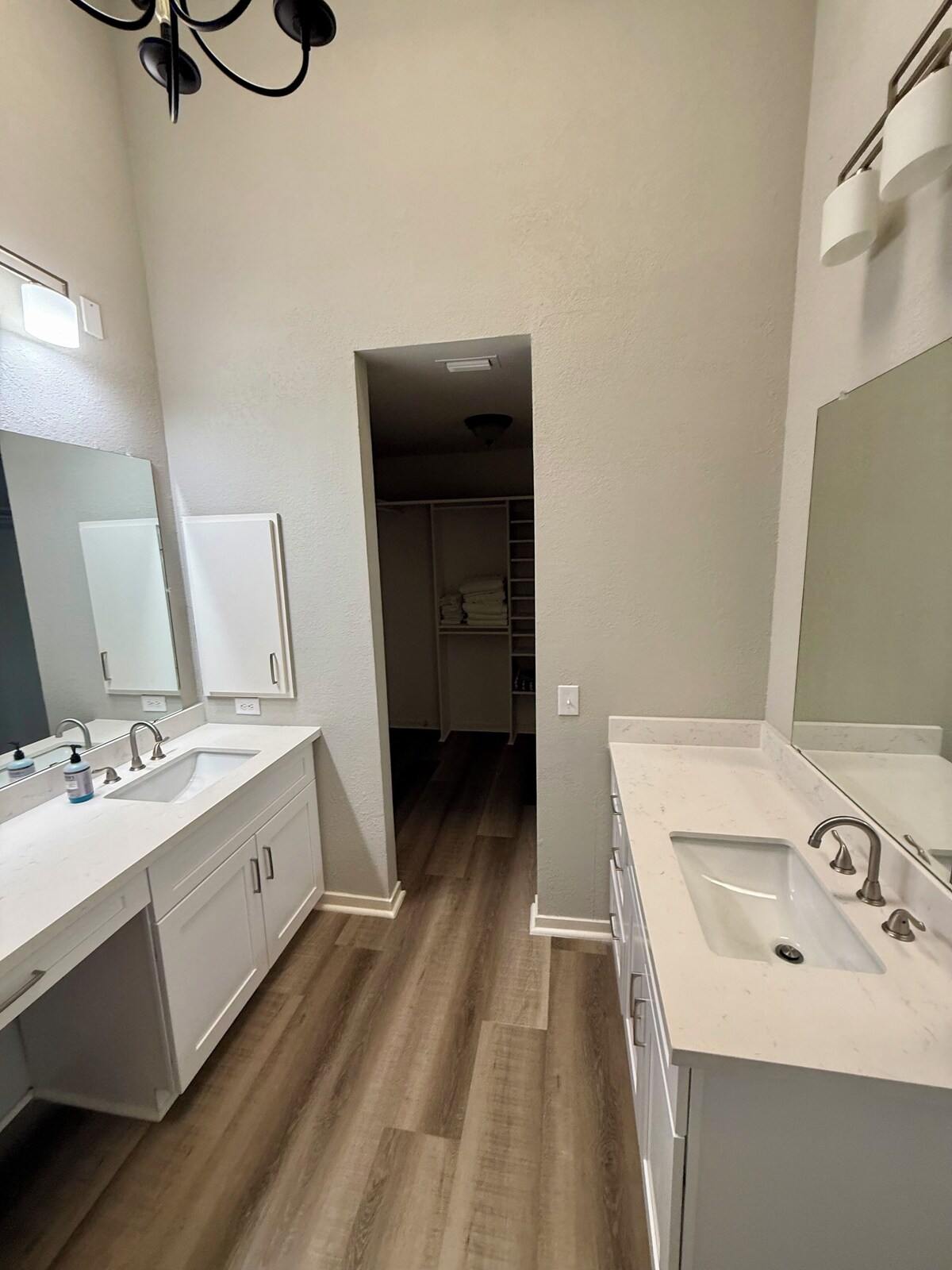 Photo 11 of Charming 3 bedroom house in gorgeous Galleria in Houston with AC, WiFi