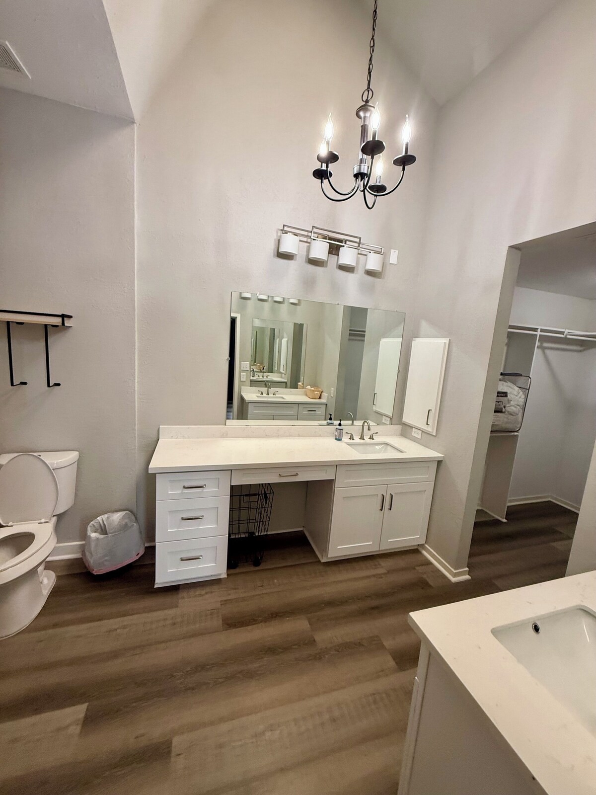 Photo 28 of Charming 3 bedroom house in gorgeous Galleria in Houston with AC, WiFi
