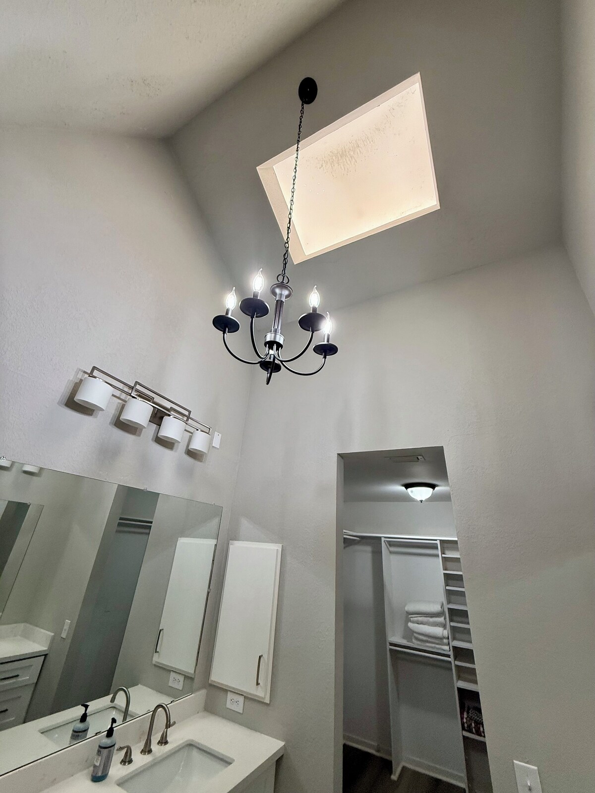 Photo 27 of Charming 3 bedroom house in gorgeous Galleria in Houston with AC, WiFi
