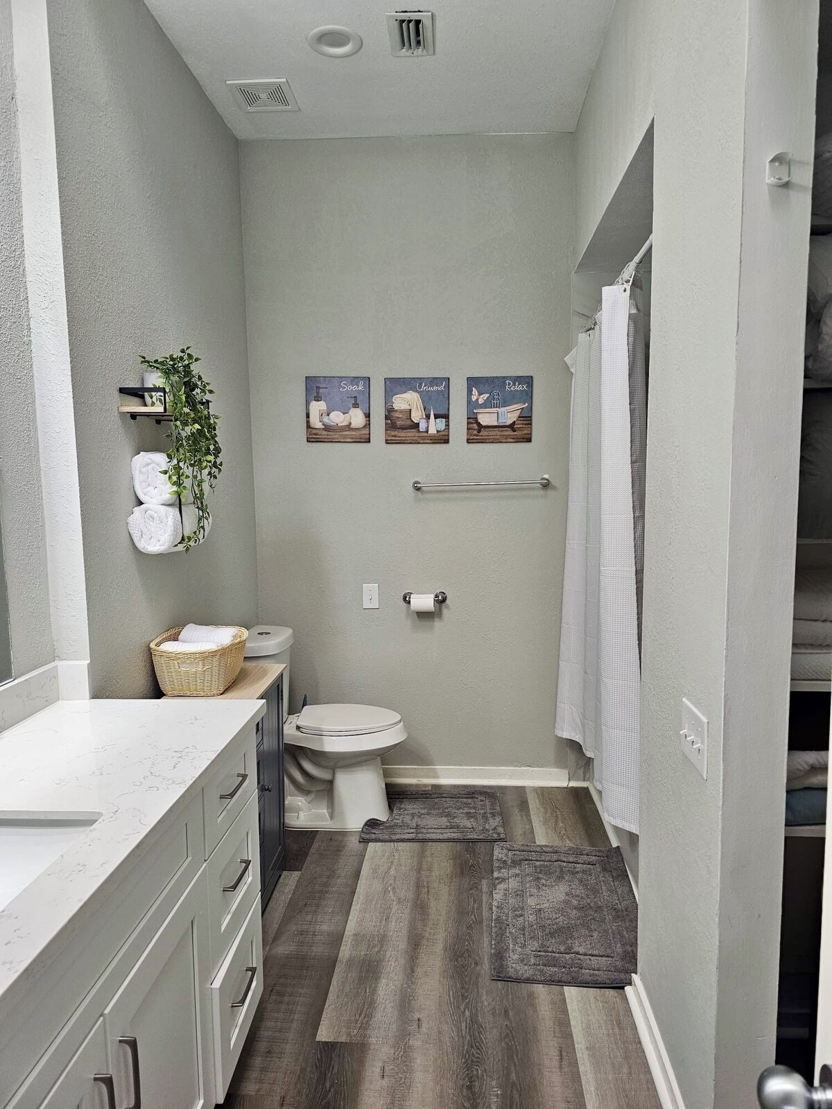 Photo 31 of Charming 3 bedroom house in gorgeous Galleria in Houston with AC, WiFi