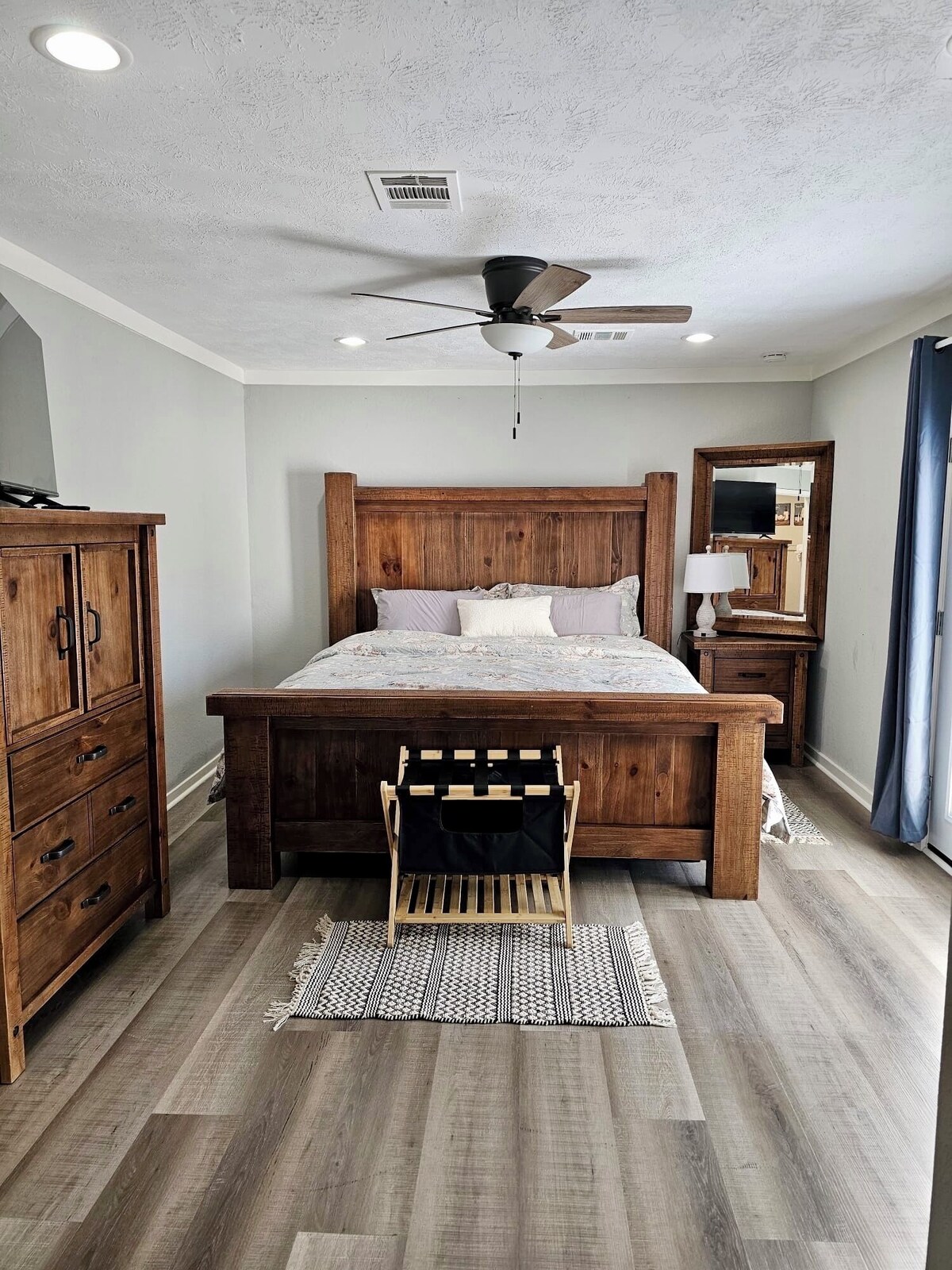 Photo 30 of Charming 3 bedroom house in gorgeous Galleria in Houston with AC, WiFi