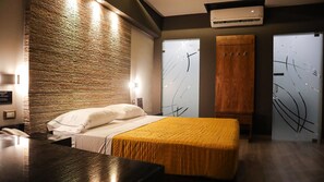 Comfort Room | 1 bedroom, desk, free WiFi, bed sheets