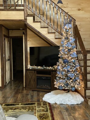 Interior - Brand New Lakefront Cabin with hot tub close to Ark Encounter (Corinth)