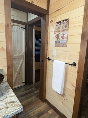 Interior - Brand New Lakefront Cabin with hot tub close to Ark Encounter (Corinth)