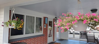 Three Islands Motel