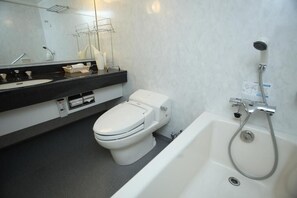 Chambre avec lits jumeaux | Salle de bain