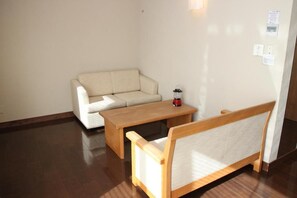 In-room safe, desk, blackout drapes, free WiFi - TOYOTA Shirakawa-Go Eco-Institute (Shirakawa)