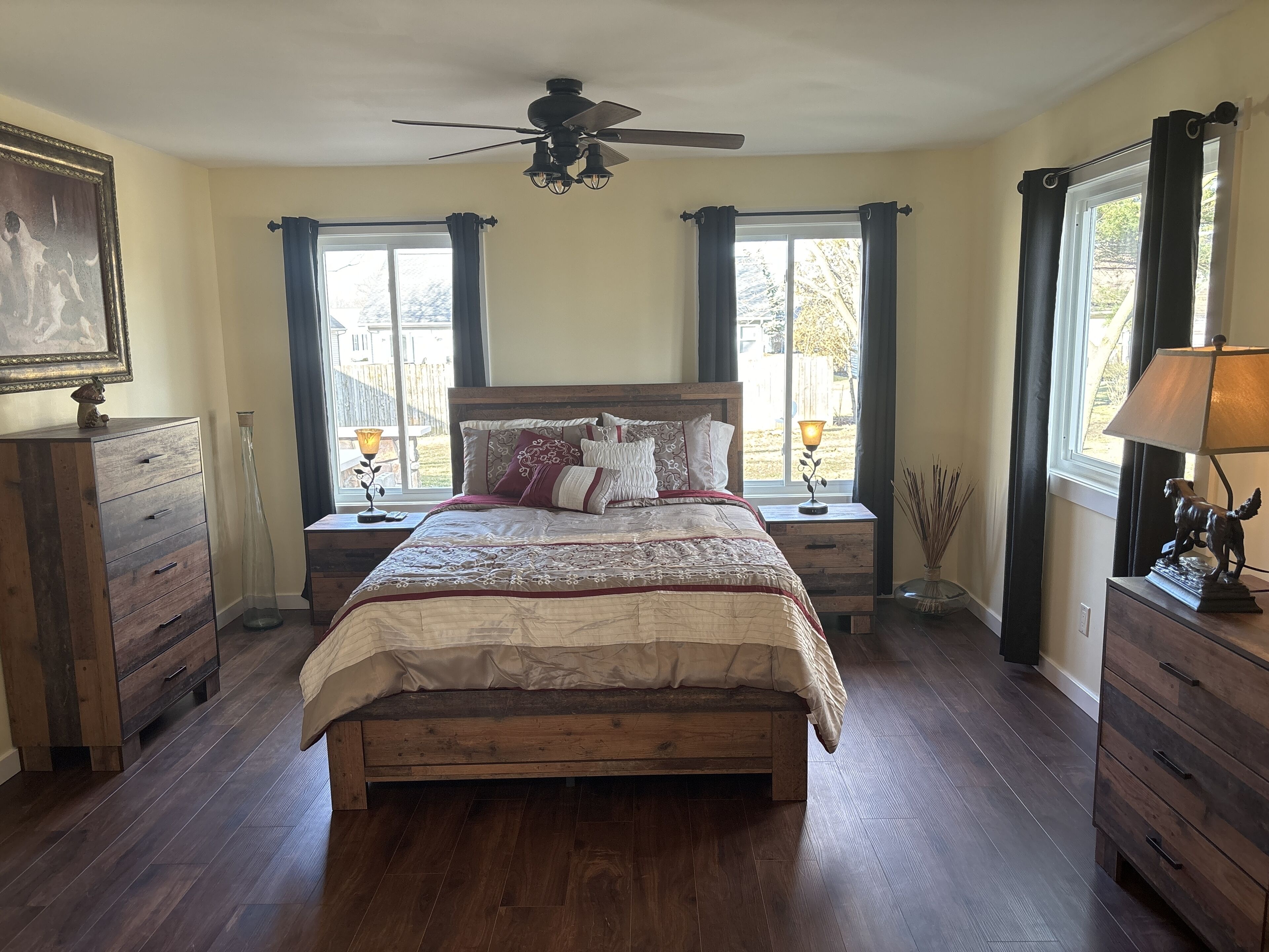 2 soverom, skrivebord, strykejern/-brett og wi-fi (inkludert)