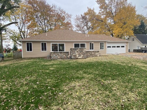 Rusty’s Getaway is a rustic/modern handicap accessible, family friendly space. 