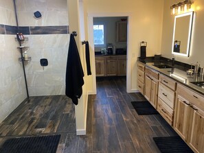 Kylskåp, mikrovågsugn, ugn och spishäll