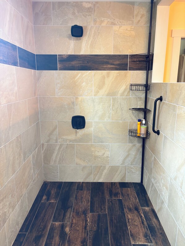 Shower, hair dryer, towels, soap - Rusty’s Getaway is a rustic/modern handicap accessible, family friendly space.  (Findlay)