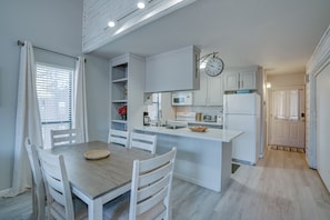Dining - Condo within walking distance of the Chile Express (Angel Fire)