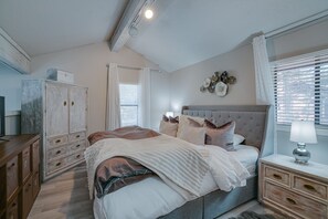 1 bedroom, WiFi, bed sheets - Condo within walking distance of the Chile Express (Angel Fire)