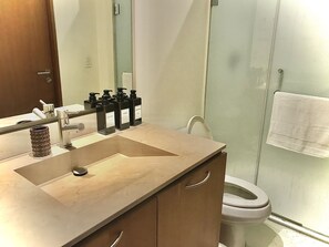 Apartment | Bathroom | Shower, hair dryer, towels, soap