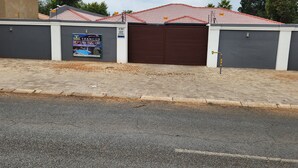 Exterior - Francos guest lodge accommodation  (Vanderbijlpark)