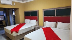 Deluxe Room | 1 bedroom, iron/ironing board (on request), free WiFi - Francos guest lodge accommodation  (Vanderbijlpark)