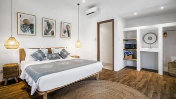 Vila Deluks, 3 kamar tidur, kolam renang pribadi, pemandangan kebun | 3 kamar tidur, seprai premium, brankas, dan meja kerja