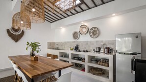 Villa – deluxe, 3 soverom, privat basseng, hageutsikt | Eget kjøkken | Kaffetrakter/tekoker, kjøleskap, mikrobølgeovn og kokeplater