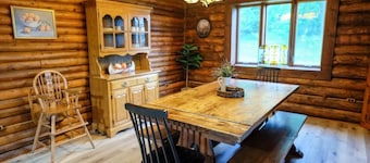 Charming cabin getaway in the woods, private trails, only 20 mins from WI Dells!