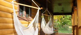 Charming cabin getaway in the woods, private trails, only 20 mins from WI Dells!