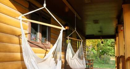 Charming cabin getaway in the woods, private trails, only 20 mins from WI Dells!