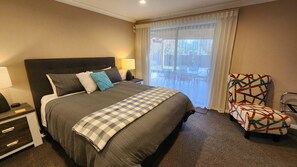 4 bedrooms, desk, iron/ironing board, free WiFi - Huntington Honey - Where every stay feels like home (Hamilton)