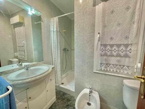 Hair dryer, towels