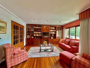 TV - Amatxo Maitia - Amplio Piso en Zona Residencial (Bilbao)