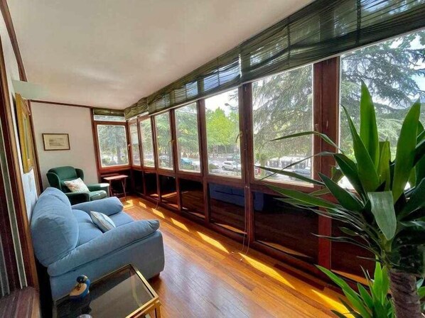 TV - Amatxo Maitia - Amplio Piso en Zona Residencial (Bilbao)