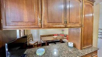 Réfrigérateur, micro-ondes, four, lave-vaisselle