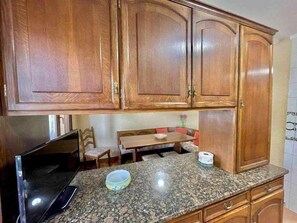 Fridge, microwave, oven, dishwasher - Amatxo Maitia - Amplio Piso en Zona Residencial (Bilbao)