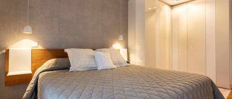 3 室のベッドルーム、アイロン / アイロン台、旅行用ベビーベッド、WiFi (無料)