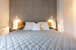 3 chambres, fer et planche à repasser, lit parapluie, Wi-Fi gratuit