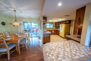 Dining - Vintage Charm A Cozy Getaway With A Blast From the Past With Hot Tub (Sedona)