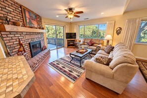 Unclassified image, 3 of 28, button - Vintage Charm A Cozy Getaway With A Blast From the Past With Hot Tub (Sedona)