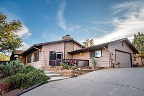 Exterior - Vintage Charm A Cozy Getaway With A Blast From the Past With Hot Tub (Sedona)