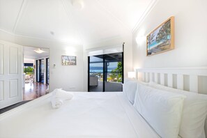 2 bedrooms, desk, iron/ironing board, Internet - 'Sail Away' Airlie Beach house with Marina Views (Pet Friendly on application) (Airlie Beach)
