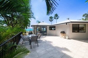 Outdoor dining - 'Sail Away' Airlie Beach house with Marina Views (Pet Friendly on application) (Airlie Beach)