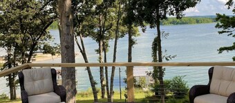 Lakefront Luxury! Direct/Easy Water Access, Spa, Fire Pit & Boat Launch