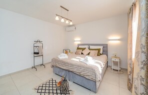 3 chambres, fer et planche à repasser, lit parapluie, Wi-Fi gratuit