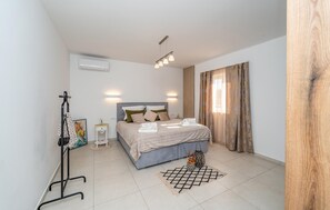 3 bedrooms, iron/ironing board, travel cot, free WiFi