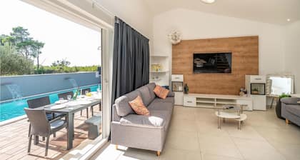 Nice home in Privlaka with WiFi