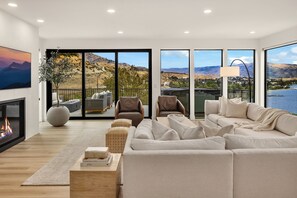 Smart TV, fireplace