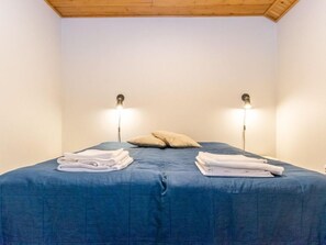 1 bedroom, iron/ironing board, Internet