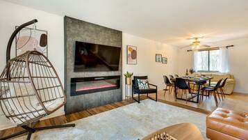 Televisión y chimenea