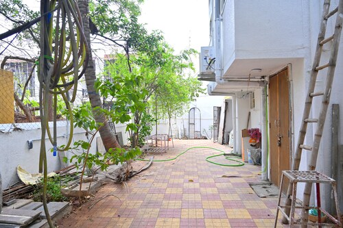 Jeweler's Box close to Pune international airport