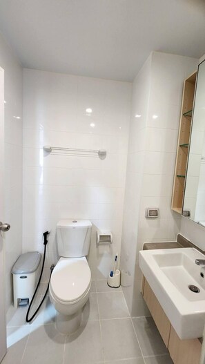 Basic Room | Bathroom - Casa Ratchada Ratchaphruek (Bangkok)