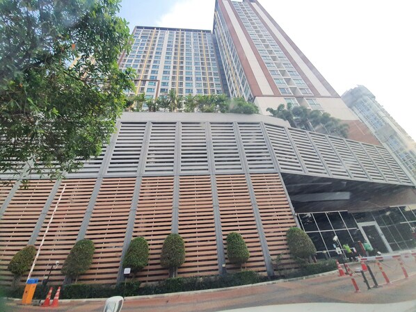 Front of property - Casa Ratchada Ratchaphruek (Bangkok)